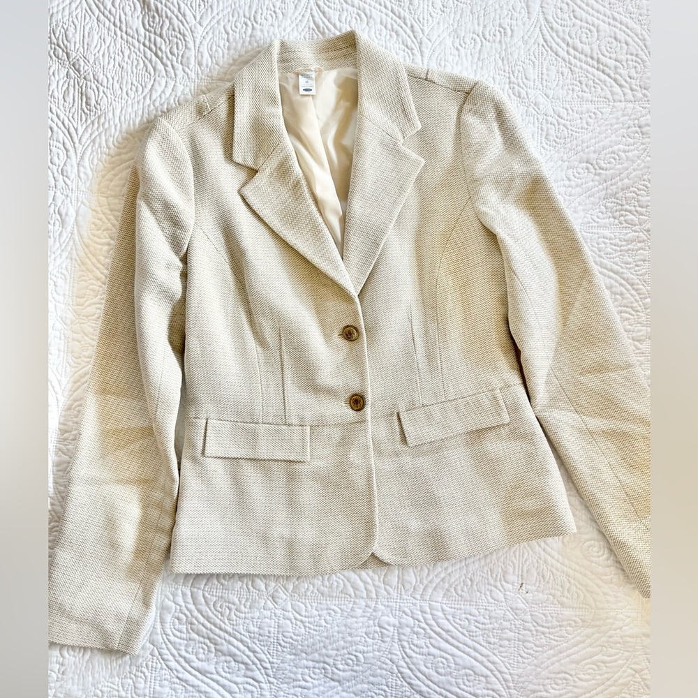Gorgeous cream and gold metallic Old Navy blazer ✨